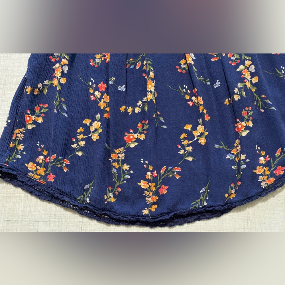 Madison and Belle Floral Sleeveless Top - Navy - Picture 6 of 6